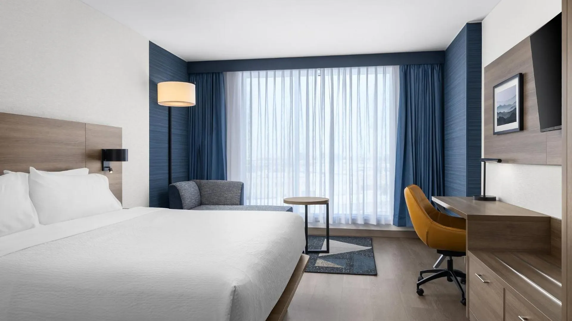 Holiday Inn Express Montreal Airport - St-Laurent By Ihg 2*,