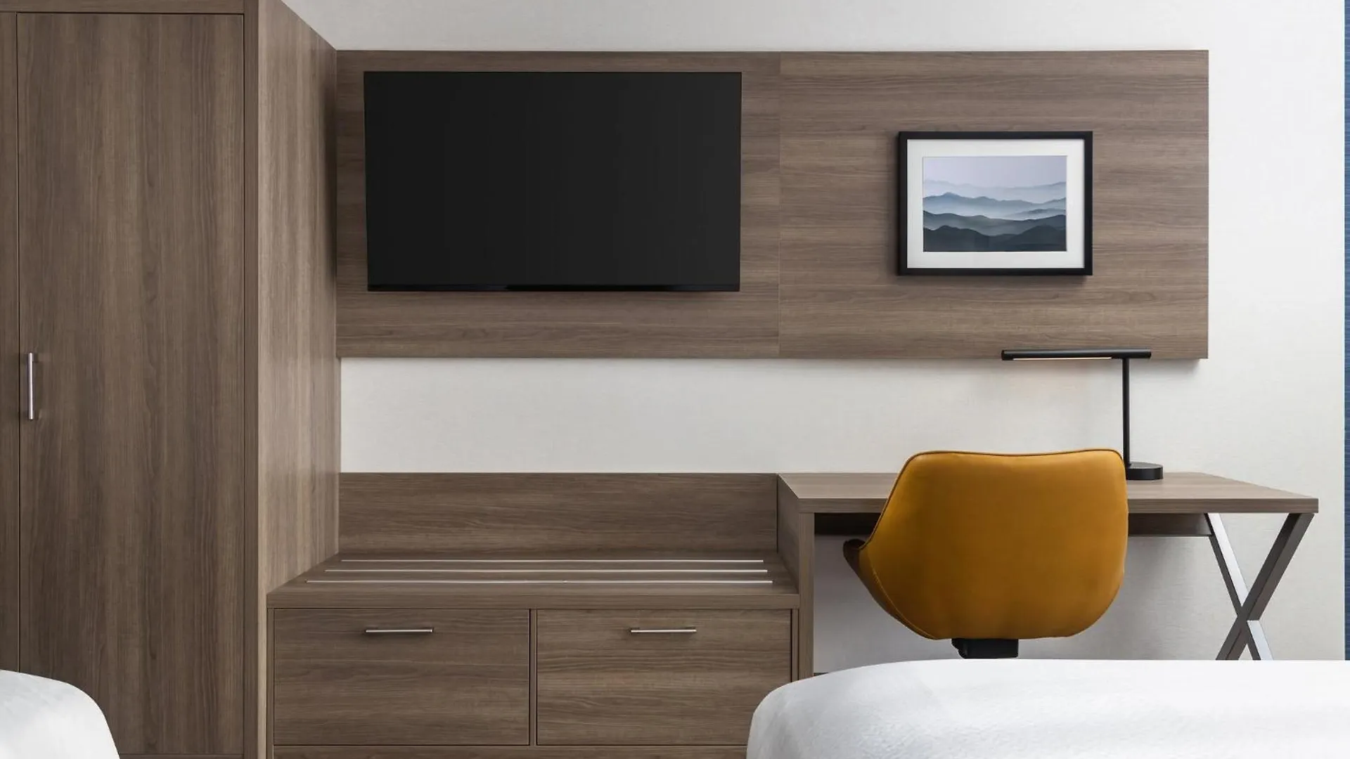 Holiday Inn Express Montreal Airport - St-Laurent By Ihg Canada