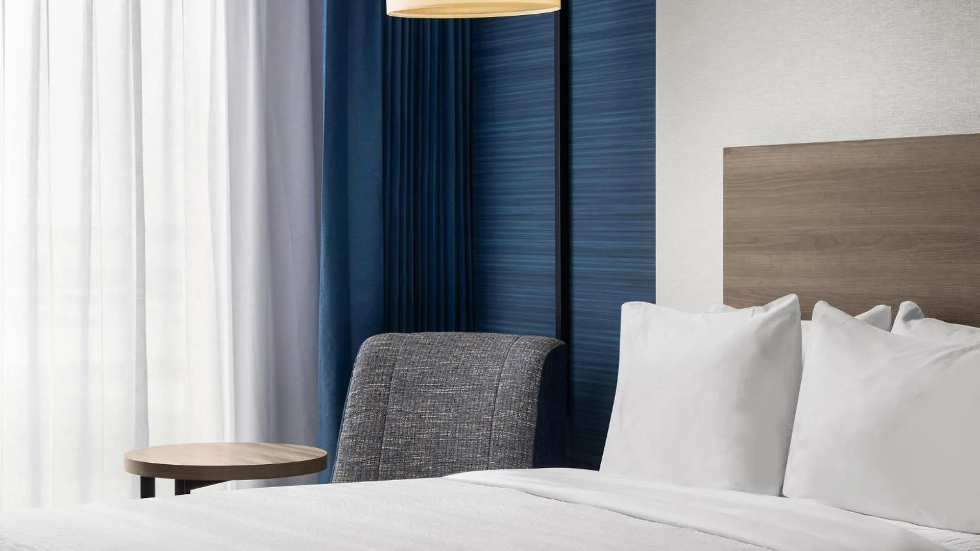 Holiday Inn Express Montreal Airport - St-Laurent By Ihg