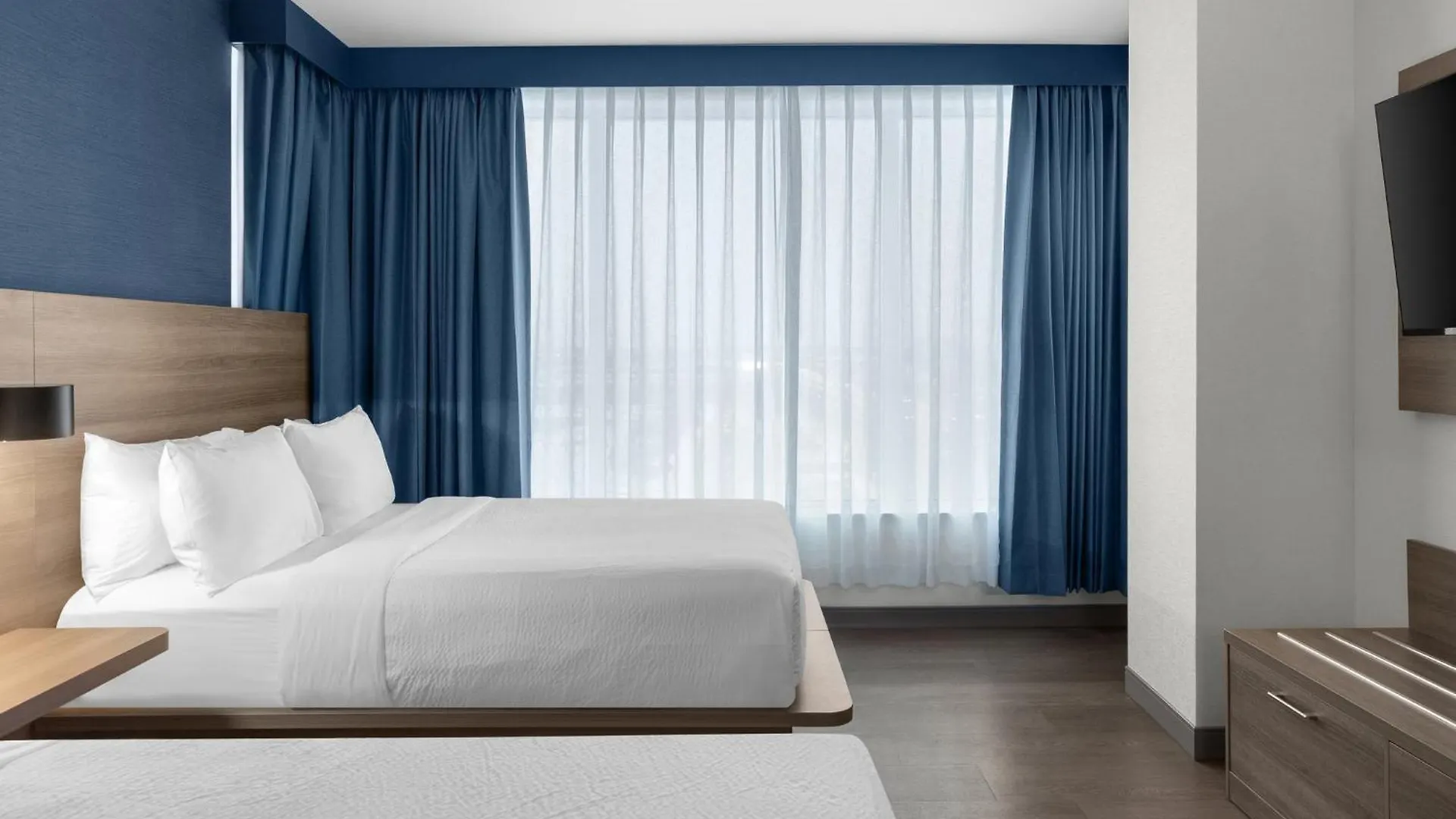 Holiday Inn Express Montreal Airport - St-Laurent By Ihg