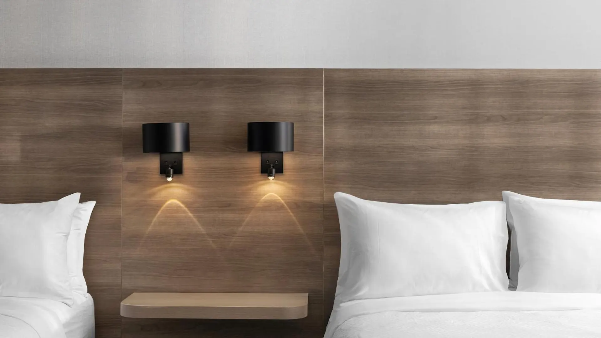 Holiday Inn Express Montreal Airport - St-Laurent By Ihg Hotel